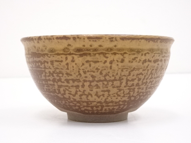 送料込【逢絢亭】茶道具 茶碗 尾高焼 高取釉 切形茶碗 楽山窯 共箱入り 送料込【逢絢亭】茶道具 茶碗 尾高焼 高取釉 切形茶碗 楽山窯